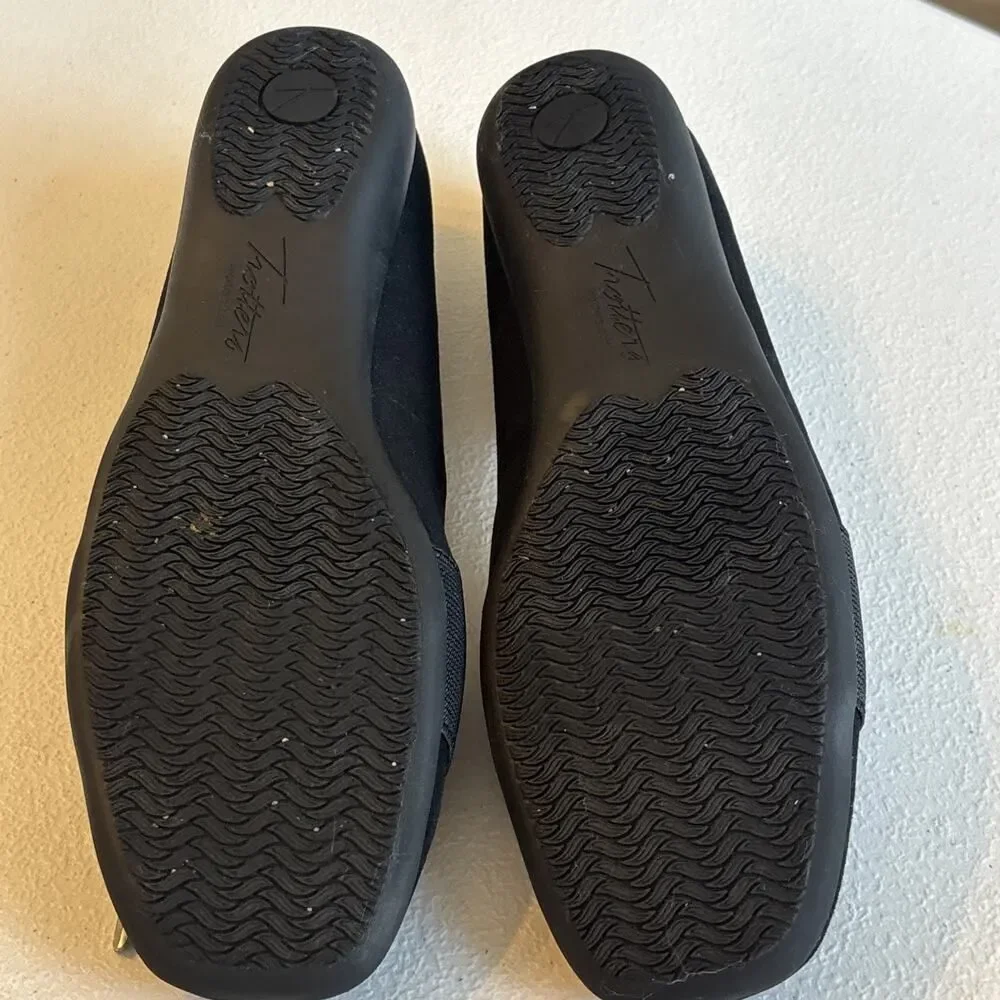 Trotters Samantha T1812-101 Slip On Flats Loafers Women Shoes 7.0 M, Black Suede